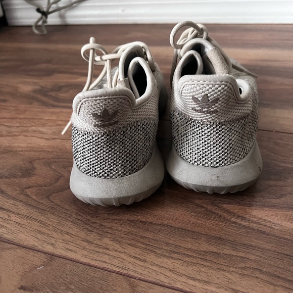 Adidas Tubular. Can fit size 5 women - Picture 2 of 3